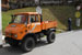 Oldtimer-Unimog und Besitzer im Unruhestand